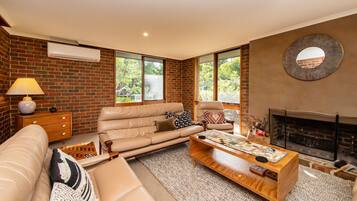 Smart TV, fireplace, ping pong