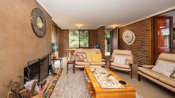 Smart TV, fireplace, table tennis