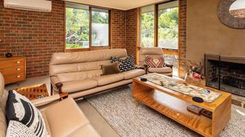 Smart TV, fireplace, table tennis