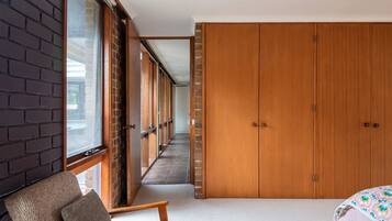 4 bedrooms, iron/ironing board, travel cot, free WiFi