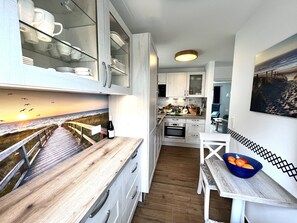 Køleskab, mikrobølgeovn, ovn, kogeplade