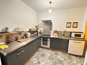 Fridge, microwave, oven, stovetop