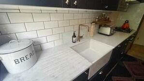 Basic Apartment, 1 Double Bed | Private kitchen - Vibrant & Cosy 1BD Flat - Kennington (London)
