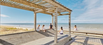 Renovated Studio Near Beach with Wi-Fi and Pets Allowed