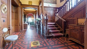 A grand hallway with a checkered floor, wooden walls, and a staircase with red carpeted steps. - Luxury Spa Castle With Swimming Pool (Jalhay)