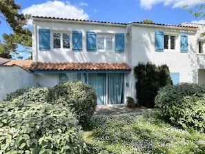 Exterior - Villa 7 Pers in La Palmyre - WiFi, Pets Allowed (La Palmyre)