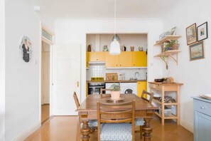 Lägenhet Basic - 1 kingsize-säng | Eget kök | Kylskåp, ugn, spishäll och vattenkokare