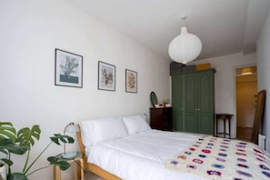 1 habitación y espacio para trabajar con laptop 