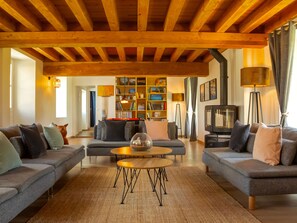 Télévision, table de tennis de table