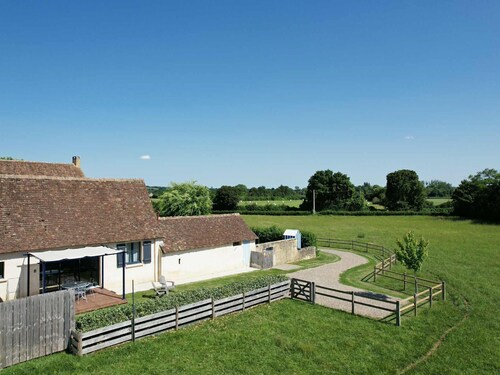 Gîte de Charme : Calme, Nature, Proche du Mans, Terrasse, Jardin, Parking Privé