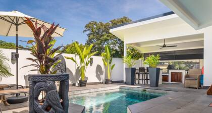 Uvita. Walk to beach. Pool. A/C. Fast internet