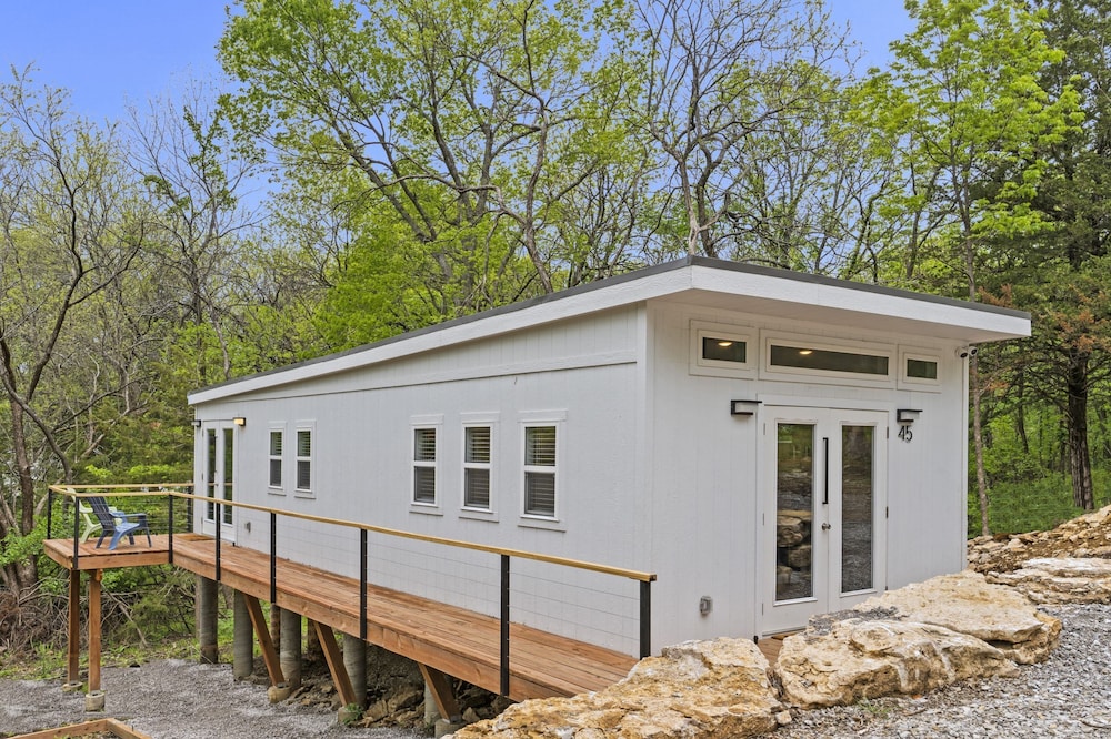 Sunlight Tiny House at Linn Valley Lakes