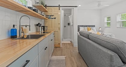 Sunlight Tiny House at Linn Valley Lakes
