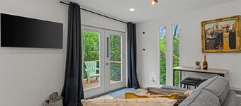 Sunlight Tiny House at Linn Valley Lakes