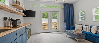 Sunrise Tiny House at Linn Valley Lakes