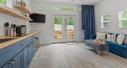 Sunrise Tiny House at Linn Valley Lakes