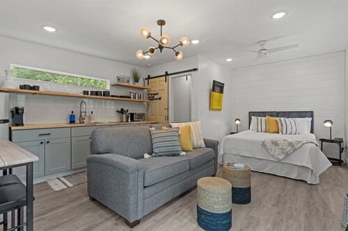 Sunset Tiny House at Linn Valley Lakes