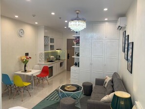 Appartement Panoramique, 1 très grand lit, vue ville | 1 chambre, literie de qualité supérieure, surmatelas