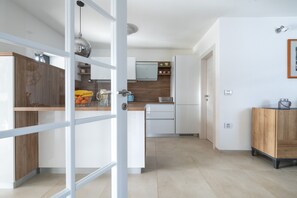 Réfrigérateur, four, plaque de cuisson, lave-vaisselle