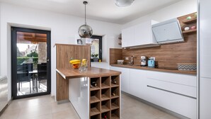 Coffee/tea maker, fridge, oven, stovetop - Villa Ena (Istria - Marcana) (Marcana)