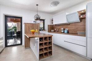 Réfrigérateur, four, plaque de cuisson, lave-vaisselle