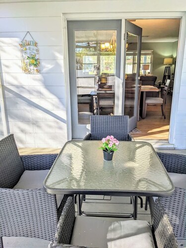 Enlivening house with spacious parking and patio