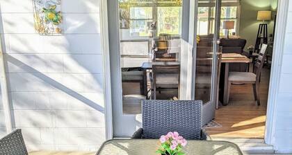 Enlivening house with spacious parking and patio