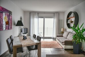 Apartment | Living area | 35-inch TV with digital channels - Ka'Doro (Nesso)