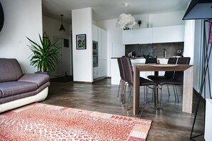 Apartment | Living area | 35-inch TV with digital channels - Ka'Doro (Nesso)