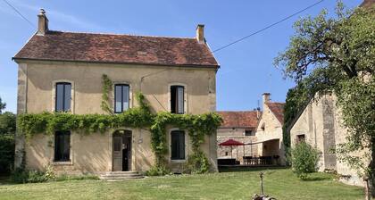 Le PresbytĂšre - Touillon, pour 10 personnes, 4 chambres et jacuzzi