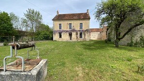 A historic stone building with a central entrance, surrounded by a grassy lawn and trees. - The Presbytery, Spacious Family Home for 10 People, 4 Bedrooms (Touillon)