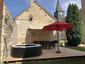 Outdoor dining - The Presbytery, Spacious Family Home for 10 People, 4 Bedrooms (Touillon)