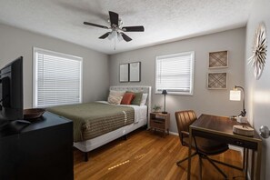 3 bedrooms, desk, iron/ironing board, free WiFi