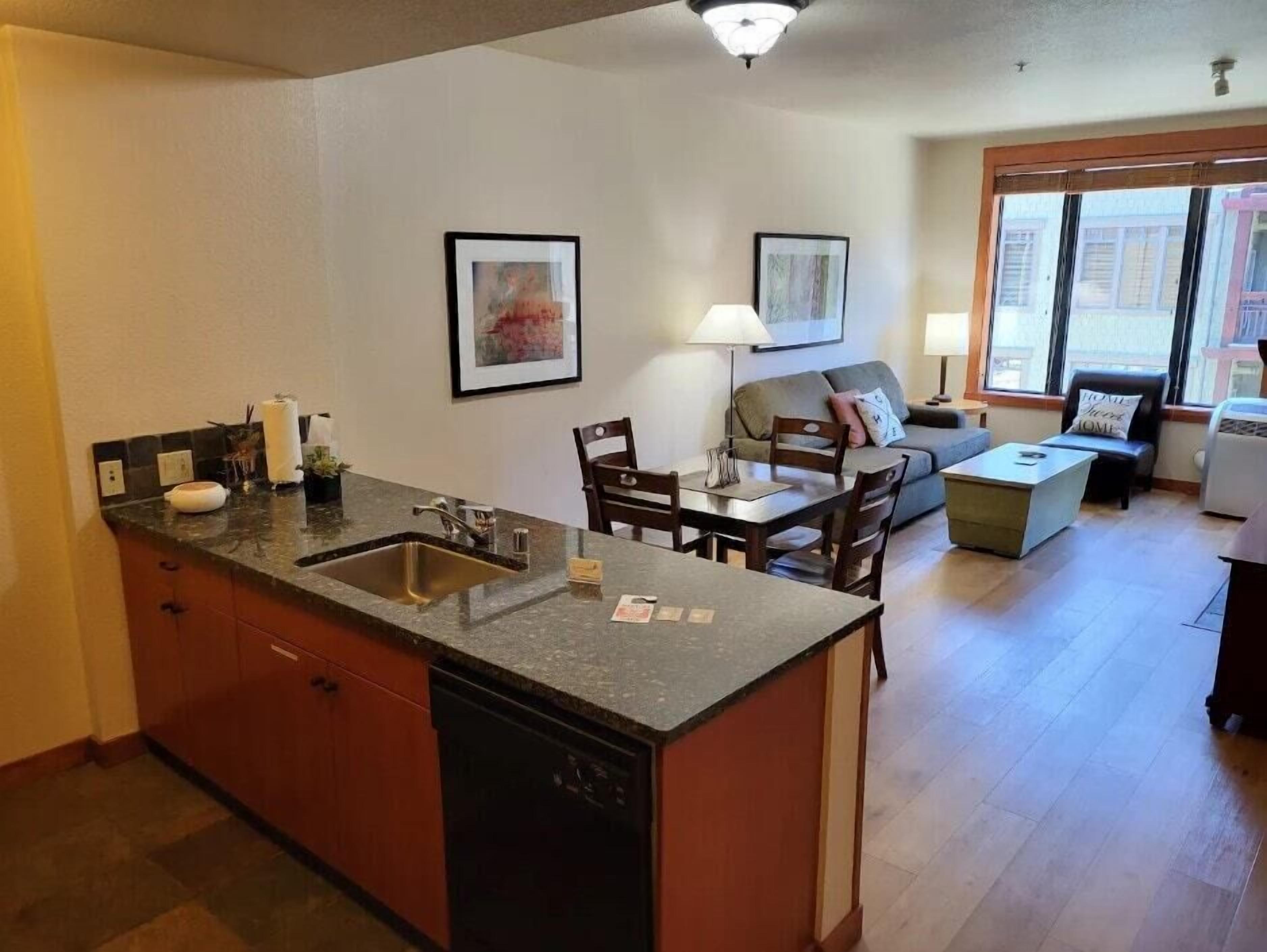 This condominium is a 1 bedroom(s), 1 bathrooms, located in Mammoth Lakes, CA.