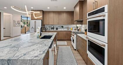 Designer Golf  Retreat~ Pool  Rooftop  Hot Tub