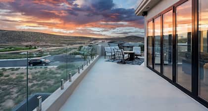 Designer Golf Retreat~ Pool Rooftop Hot Tub