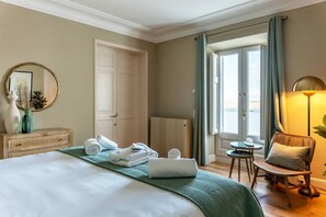 Individually decorated, individually furnished, free WiFi, bed sheets - Hotel Font de la Canya (Avinyonet del Penedes)