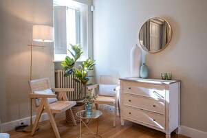 基础双人房 | 特色装修、特色家居、免费 WiFi、床单