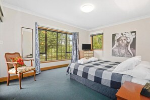 Bedroom - Mountain Bike Vacation - Trail Access, Sleeps 6 (Rotorua)