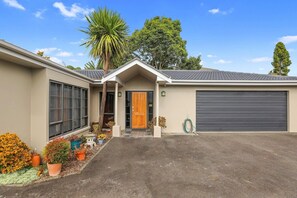 Exterior - Mountain Bike Vacation - Trail Access, Sleeps 6 (Rotorua)