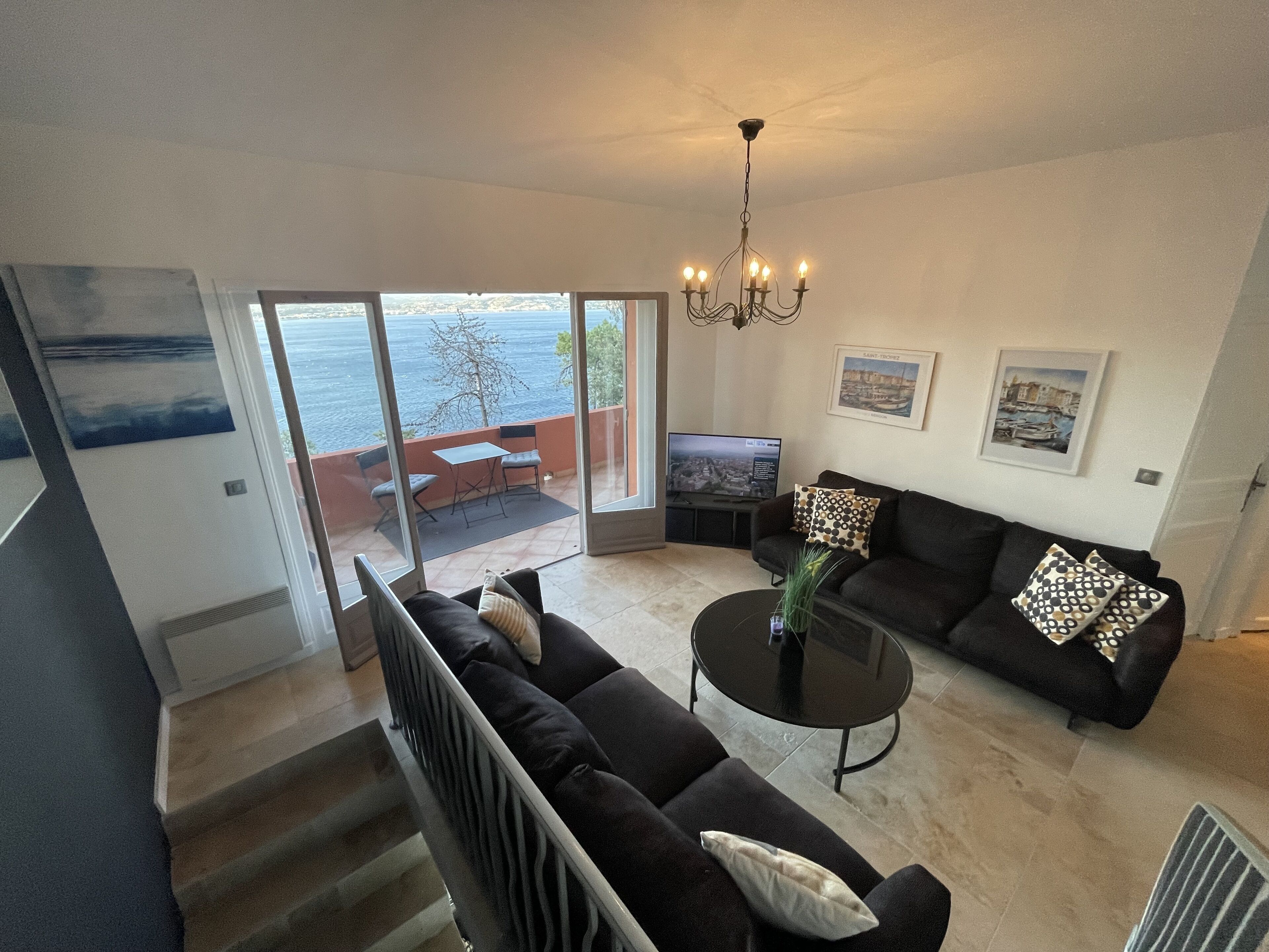 Télévision, chaîne hi-fi