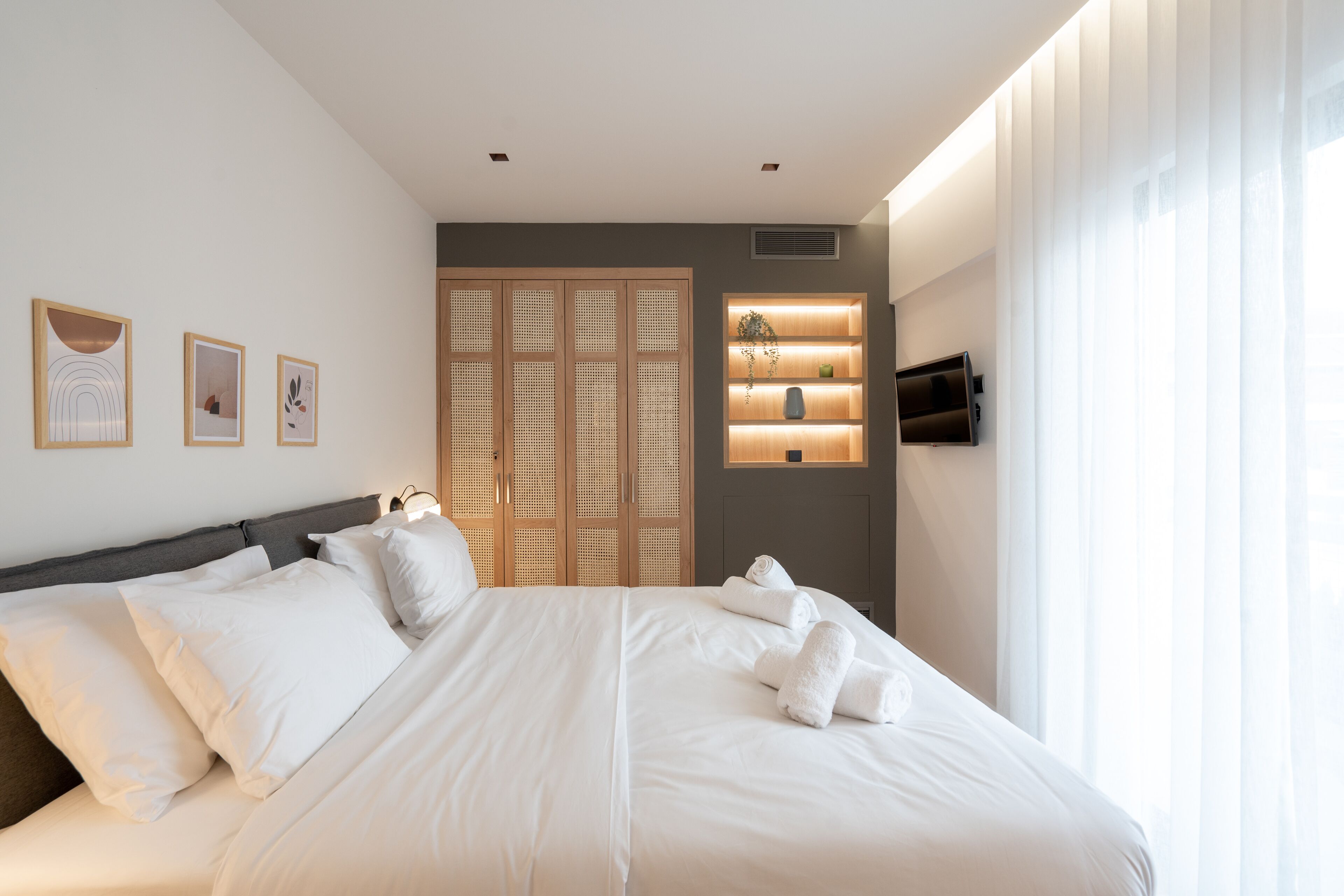 شقة فاخرة - غرفة نوم واحدة - بشرفة - منظر للمدينة | 1 غرفة نوم وأغطية فراش متميزة وأسرّة بإسفنج يتكيف مع شكل الجسم