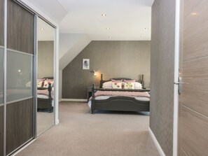 4 bedrooms, individually decorated, individually furnished, free WiFi