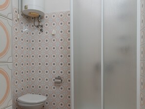 Apartment | Badezimmer | Dusche, Haartrockner