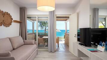 Deluxe Triple Room, 1 Queen Bed with Sofa bed, Terrace, Sea View | Desk, travel cot