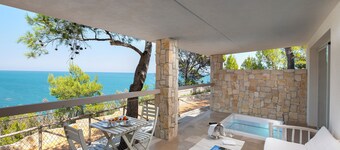 โรงแรมแฟมิลี่ รีสอร์ท กัตตาเรลลา พรีเมียม ฮาล์ฟบอร์ด  