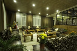 Coin salon dans le hall