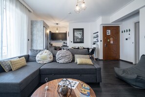 Luxury Apartment, 3 Bedrooms, Sauna | Living area