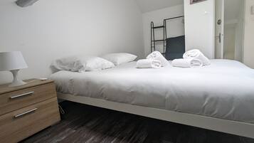 1 bedroom, WiFi, bed sheets