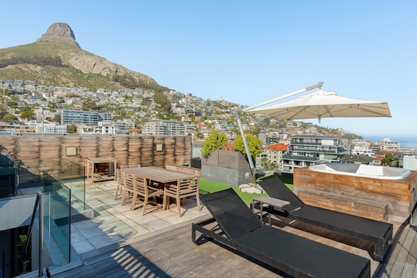 Exclusive Apartment | Terrace/patio